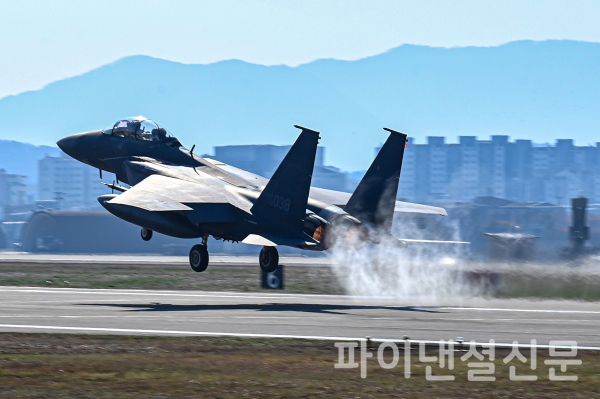 '소링 이글' 훈련 참가를 위해 이륙하고 있는 F-15K (사진=공군)