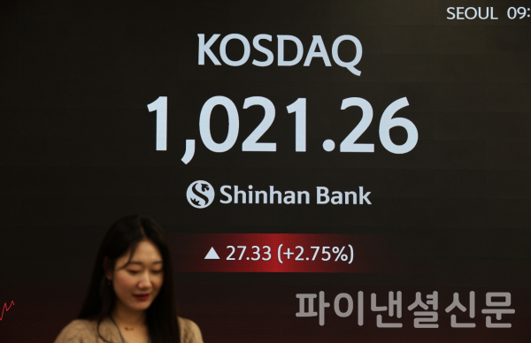 코스닥 1000 돌파 신한은행 본점 현황판 (사진=신한은행)