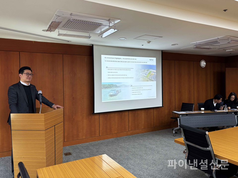 대한전선은 2025년 전선 사업 기준으로 역대 최대 실적을 달성했다. 사진은 6이 대한전선 노재준 재무관리실장이 기업설명회를 진행하는 모습. (사진=대한전선)