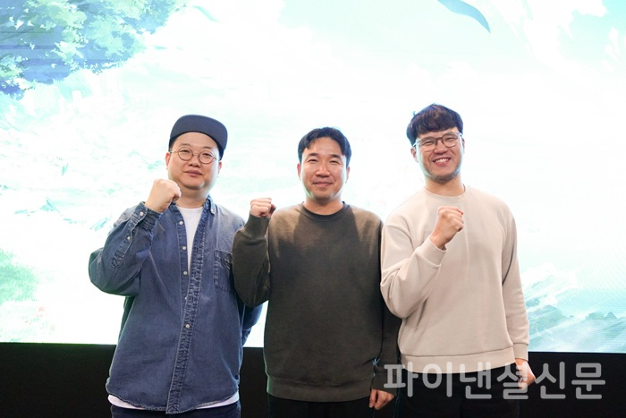 ‘어비스디아’ 미디어 간담회의 발표 및 Q&A 세션에는 (왼쪽부터) 정중재 NHN 게임사업실장, 김원주 링게임즈 PD, 김태헌 링게임즈 개발사업실장이 참석했다. (사진=NHN)