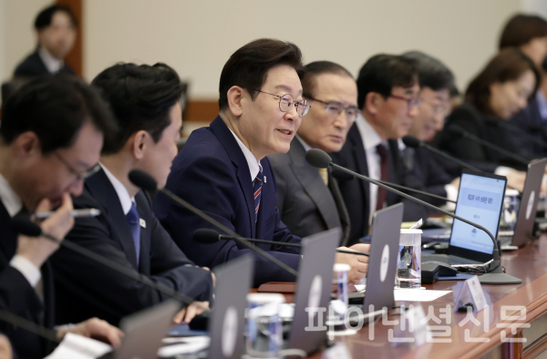 이재명 대통령이 12일 청와대에서 열린 수석보좌관회의에서 발언하고 있다. /사진=청와대통신사진기자단 연합뉴스